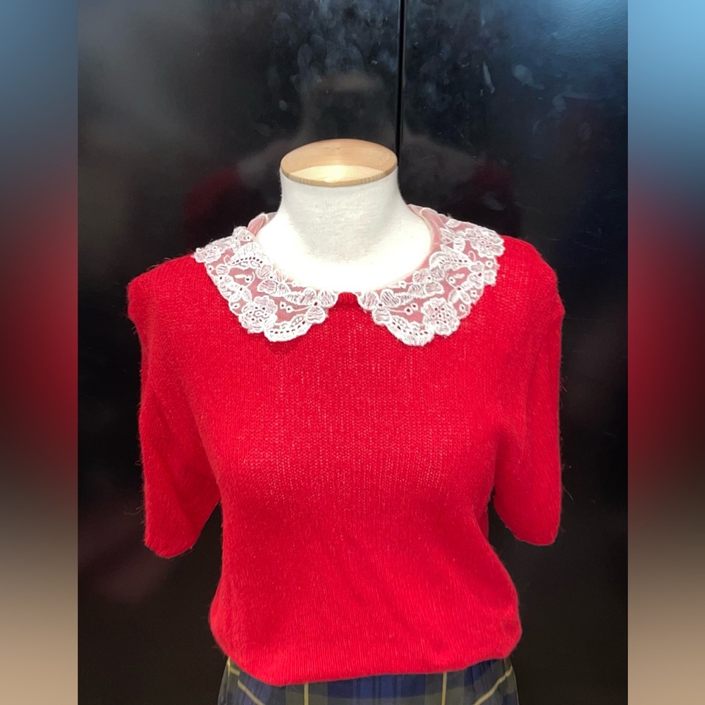Vintage red knitted short sleeve sweater with lace Peter Pan collar